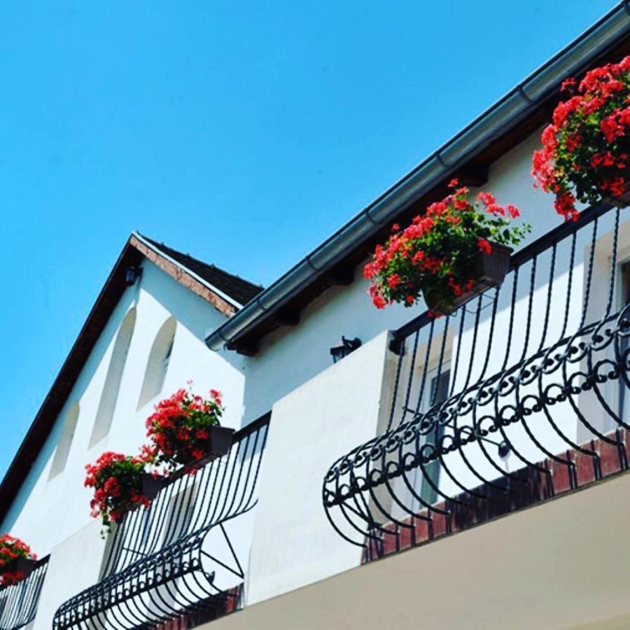 Villa Via Becej Exterior photo